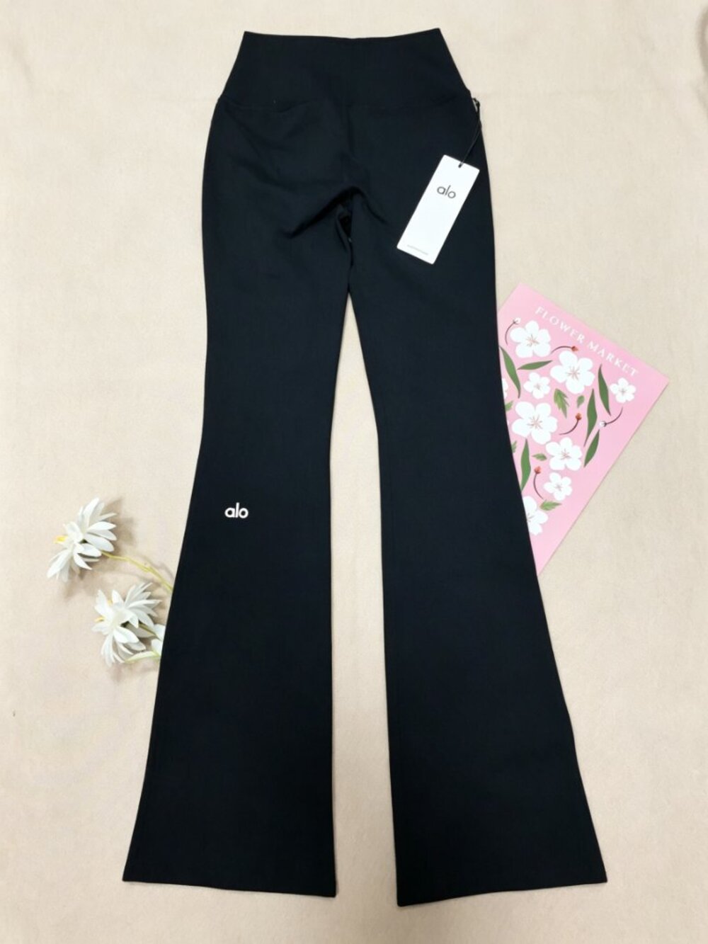 New With Tags🖤Alo Yoga Airbrush High-Waist Bootcut Legging🕶️Black (Regular) - Picture 9 of 14
